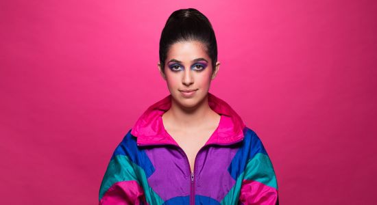 הברישו את הריסים במסקרה שחורה