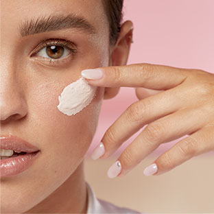 קרמים וסרומים לפנים