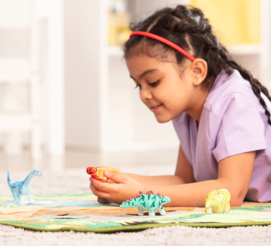 משטח פעילות מצויר + 4 דמויות משחק - עולם הדינוזאורים הפרהיסטורי