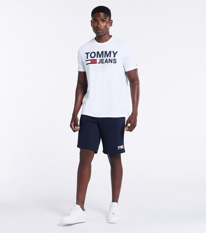 טי שירט Tommy Hilfiger לגבר דגם Jeans Lockup