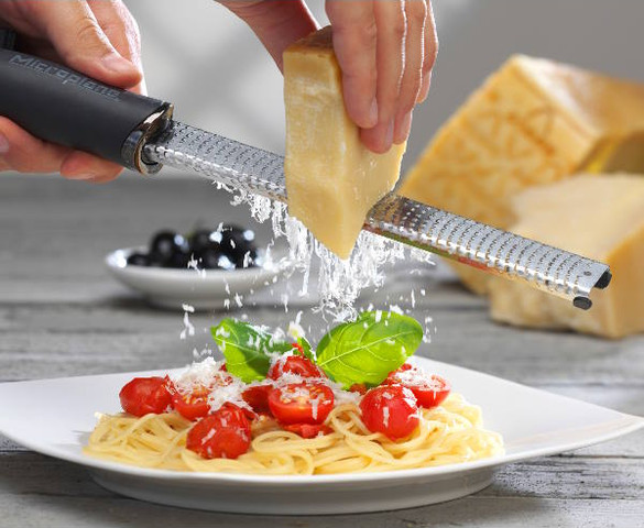 מגרדת מוט פרימיום ידית שחורה MICROPLANE