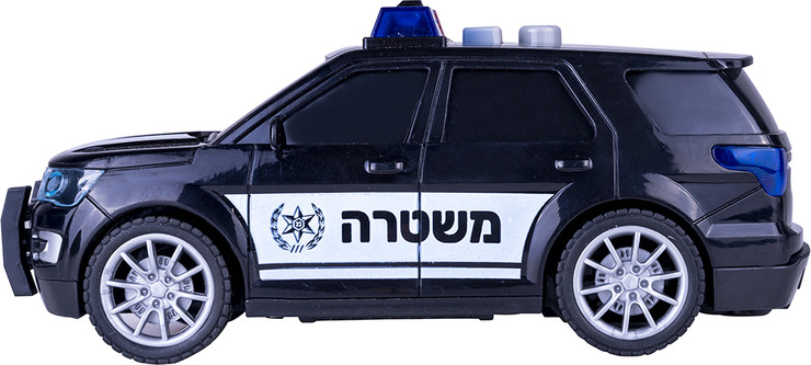 מכונית משטרה נוסעת דוברת עברית