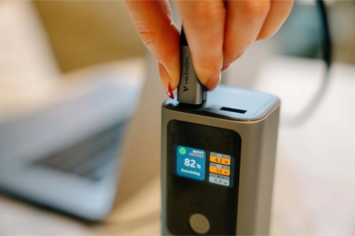 סוללת גיבוי Verbatim Charge Go 27,000mAh