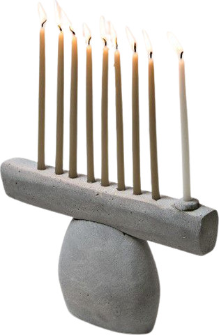 חנוכית בטון על רגל 25*15 ס"מ