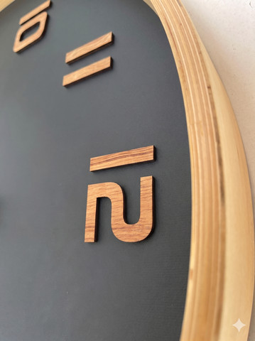 שעון נובה עץ ורקע שחור 53 ס"מ