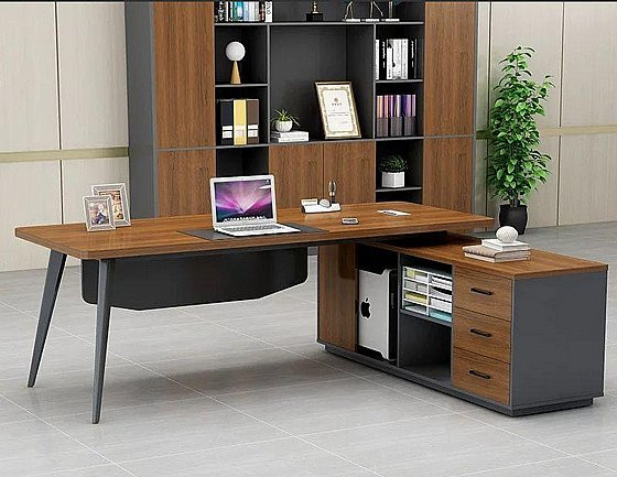 שולחן מנהלים מעוצב עם כוננית דגם אסטרל מבית TWINS DESIGN