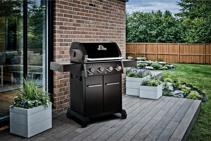 גריל גז 4 מבערים Crown 420 40,000 BTU שחור מבית המותג הקנדי Broil King