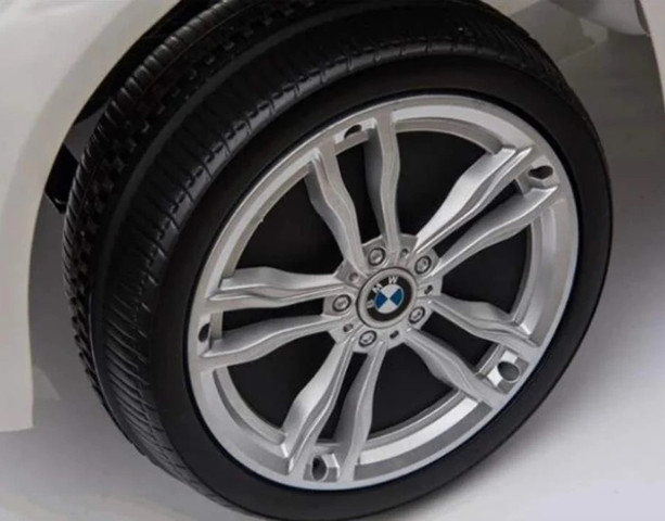 מכונית ממונעת BMW   XM6 12 V -צבע לבן