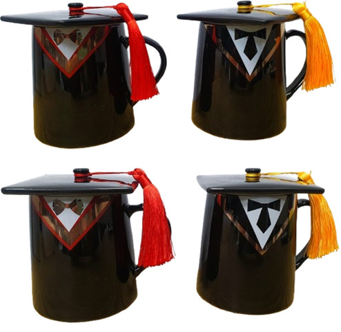 ספל סיום לימודים עם מכסה בעיצוב כובע בוגר – Graduation Mug- אדום