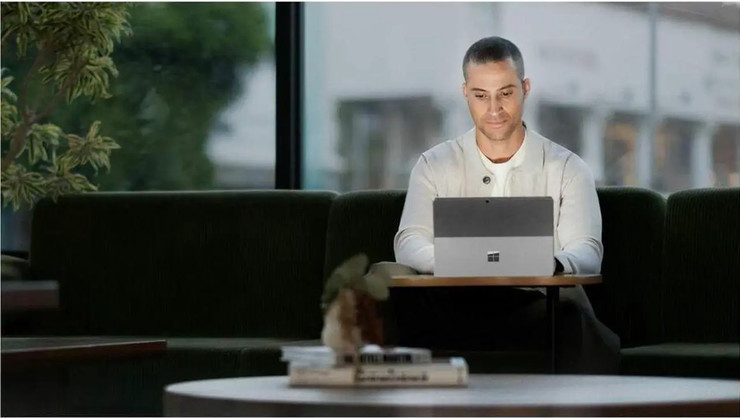 מחשב נייד Microsoft Surface Pro 10 Intel Core Ultra 7 165U 16GB Memory 1TB SSD Intel Graphics 13.0" Touch Screen 2880 x 1920 Detachable 2-in-1 Laptop Windows 11 Pro 64-bit ZDX-00001