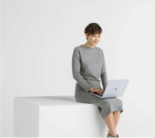 מחשב נייד Microsoft Surface Laptop 6 13.5" Touchscreen Notebook - Intel Core Ultra 5 - 8 GB - 256 GB SSD - Platinum - Intel Chip - 2256 x 1504 - Windows 11 - Intel - PixelSense - English Keyboard - Front C