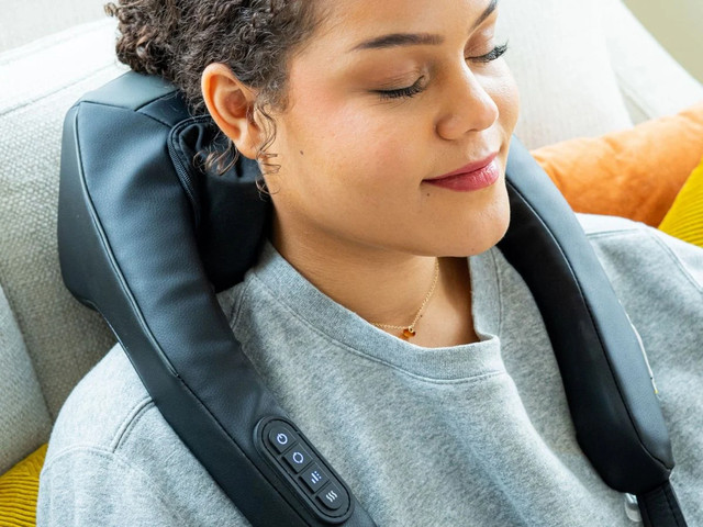 מכשיר עיסוי NMS-730H CORDLESS SHIATSU NECK&SHOULDER MASSAGER