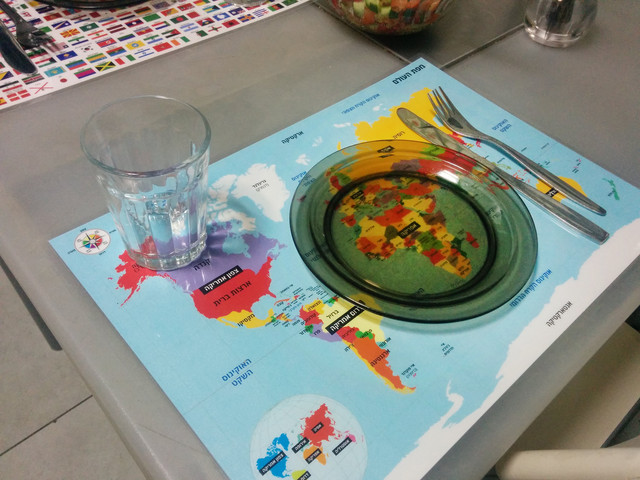 World Map Placemat- פלייסמט מפת העולם באנגלית