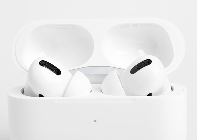 אוזניות אלחוטיות איירפודס תומכות בטעינה בApple MagSafe אפל AirPods Pro 2nd generation with MagSafe Case USBC