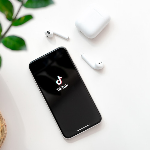 Apple AirPods 2 2019 (2nd Gen) אוזניות איירפודס אלחוטיות