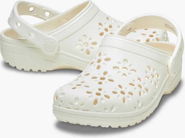 Crocs Classic Floral Cut Out Clog - כפכפי קרוקס לנשים בצבע לבן גיר