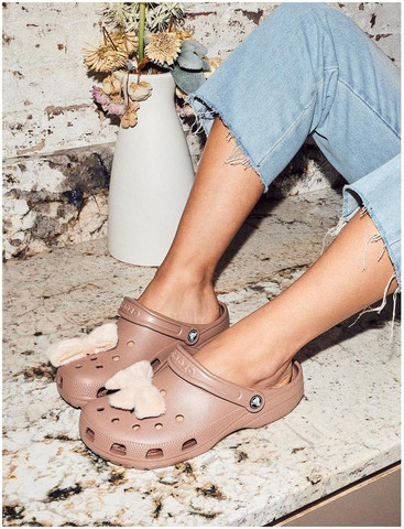 Crocs Classic - כפכפי קרוקס יוניסקס קלאסים בצבע חום לאטה