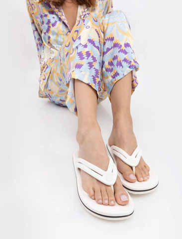 Crocs Crocband Flip - נעלי אצבע קרוקס בצבע לבן