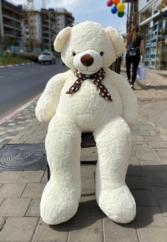 דובי ענק שמן מאוד בצבע שמנת בגודל 2 מטר