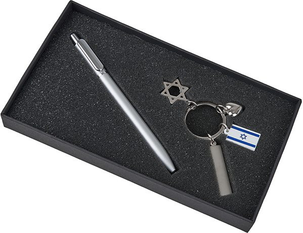 מארז מתנה מחזיק מפתח דגל ישראל+לב+מגן דוד ועט מתכתי 4781