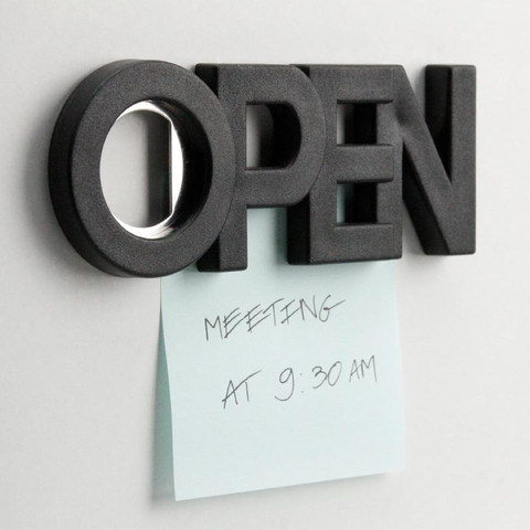 OPEN UP – פותחן בקבוקים מגנטי בעיצוב אותיות