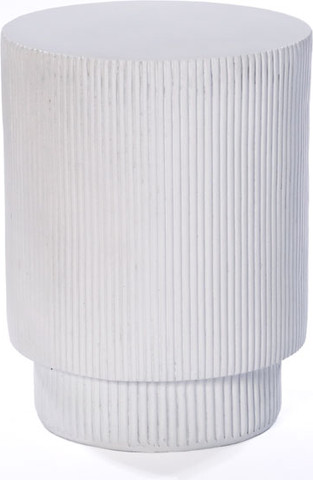 הדום Ribbed Column – עיצוב פיסולי בגוון לבן קרמיקה