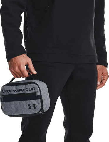תיק רחצה ספורטיבי מוגן מים מבית Under Armour דגם Contain Travel Kit