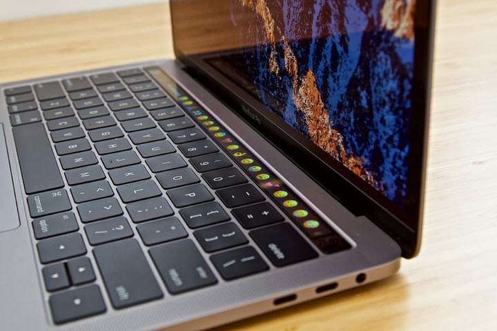 מחשב נייד Apple MacBook Pro 2019 מסך 13 אינצ' מעבד i5-8279U זיכרון 16GB דיסק 250GB SSD מערכת הפעלה macOS Sequoia - מוחדש