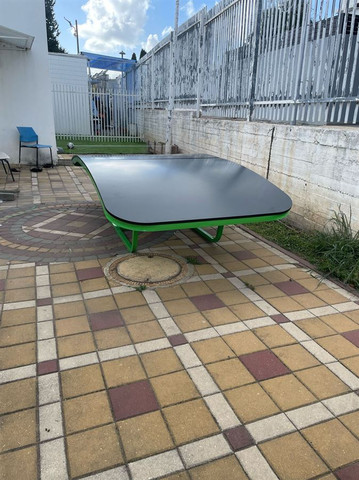 שולחן פוצ'יוולי מעוקל קבוע לשימוש חוץ