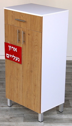 ארון נעליים ומגירה עליונה גוף לבן ודלתות אלון