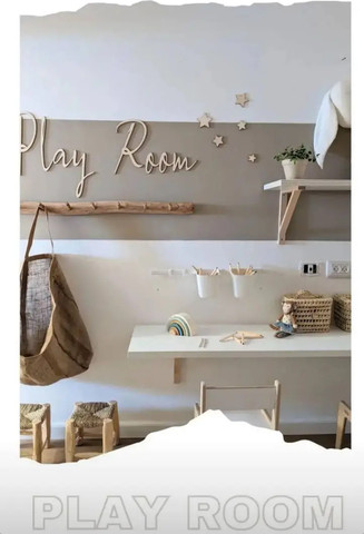 שלט עץ Play Room