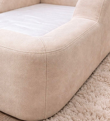 מיטת יחיד ספוג מונטסורית דגם Alice מבד זמש בצבע Suede Cream מאמו