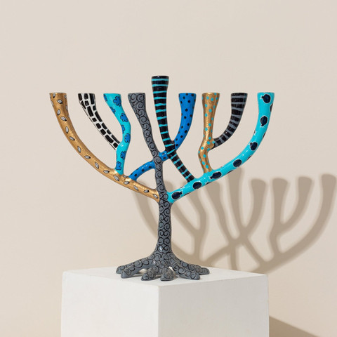 חנוכיה מעוצבת עץ החיים מאלומיניום יצוק צבוע באמייל עבודת יד - דגם The Wild Tree