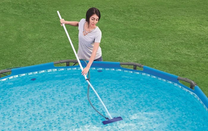 ערכת ניקוין לבריכה הביתית הכוללת ראש שאיבה פלוס רשת שטוחה פלוס מוט 58013 מבית BESTWAY