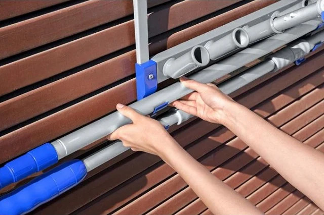 מתלה/מתקן תלייה מסדרת StorePro לארגון ואחסון אביזרי הבריכה 58674 מבית BESTWAY