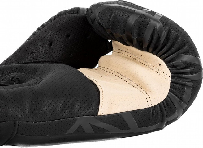 כפפות איגרוף שחורות Venum Tecmo 2.0 Boxing Gloves Black 16oz