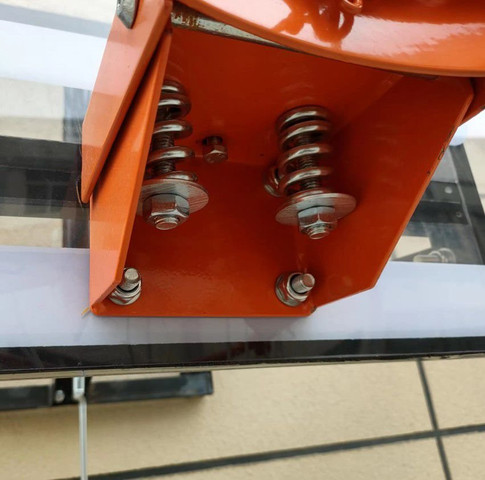 לוח סל מקצועי פוליקרבונט 180/105 ס''מ עם הרחקה מהקיר DUNK PRO M040