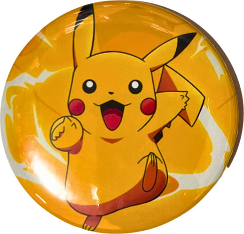 סיכת פיקאצ’ו מפוקימון – Pikachu Pokémon Badge בגודל 58 מ”מ