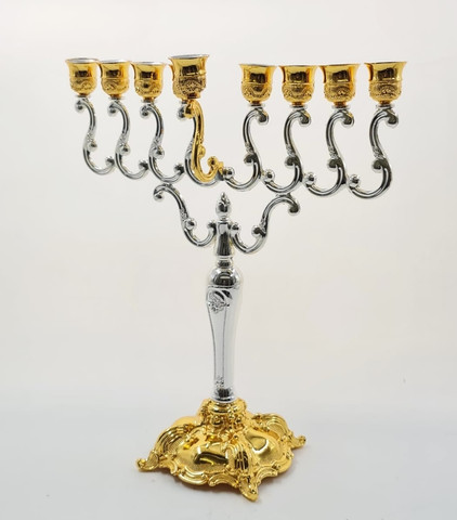 חנוכייה מוזהבת, 36/32 ס״מ