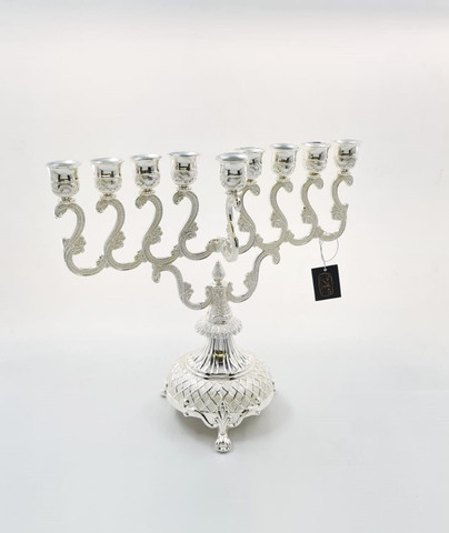 חנוכייה בגימור מוכסף, 30 ס״מ