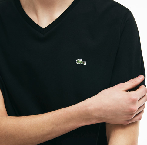 טי שירט Lacoste לגברים צווארון וי