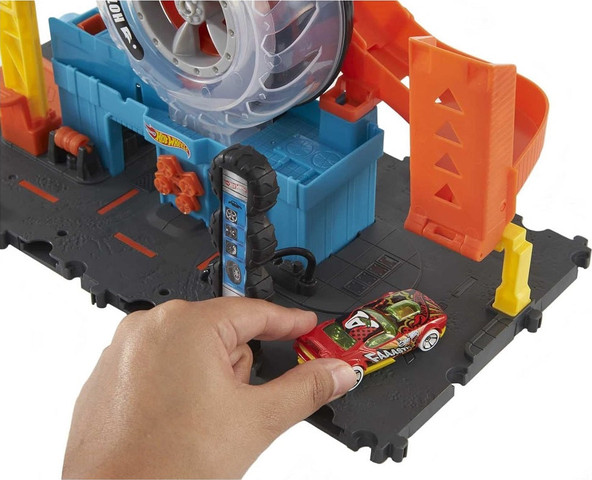 הוט ווילס חנות צמיגים טוויסט עם מסלול | Hot Wheels City Super Twist Tire Shop