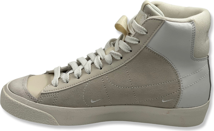סניקרס גבוהות נייק בלייזר לבנות NIKE BLAZER MID '77 בצבע לבן DQ6084