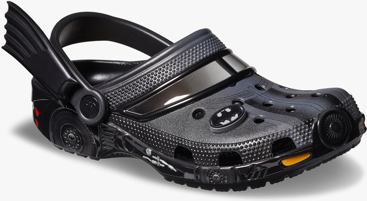 Crocs Batman Batmobile Classic Clog -  כפכפי קרוקס באטמן בעיטור כנפי עטלף בצבע שחור