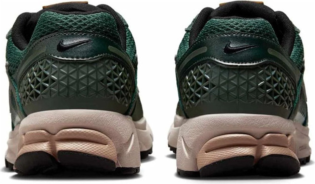 נעלי סניקרס Nike לנשים דגם Air Zoom Vomero 5