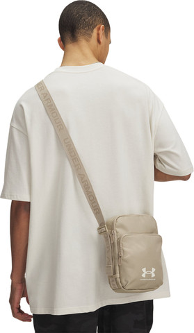 תיק קרוסבודי יוניסקס ספורטיבי מבית UNDER ARMOUR דגם SportStyle Lite Crossbody צבע בז'