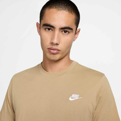 טי שירט Nike לגברים דגם NSW Club