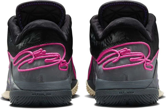 נעלי כדורסל Nike לגברים דגם LeBron 22