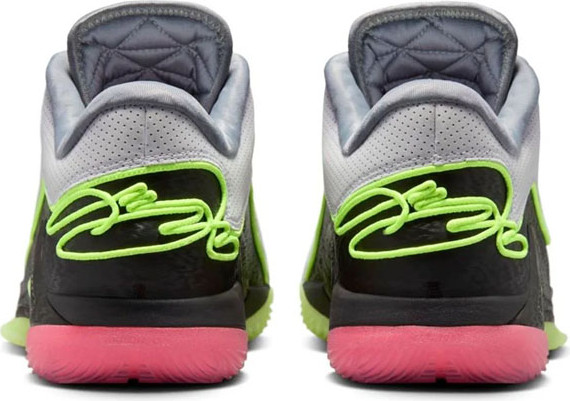 נעלי כדורסל Nike לגברים דגם LeBron 22