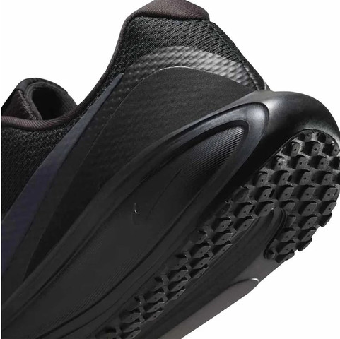 נעלי ספורט  NIKE REVOLUTION 8 - לגברים
